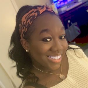 Meet your Posher, Keniah